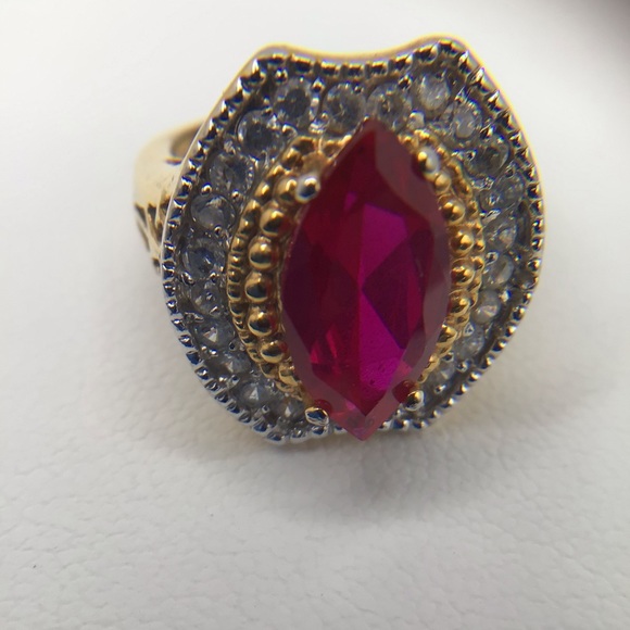 Oh So FABULOUS! Vintage pinky ring, size 5. Pink. - Picture 2 of 10